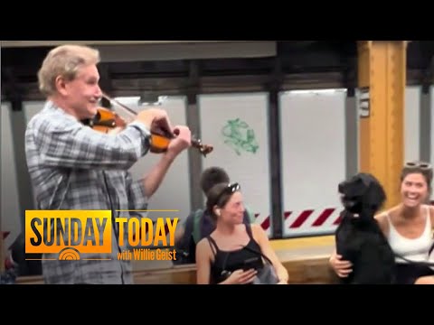 Puppy Gets Serenaded by Street Violinist in NYC Subway – YouTube