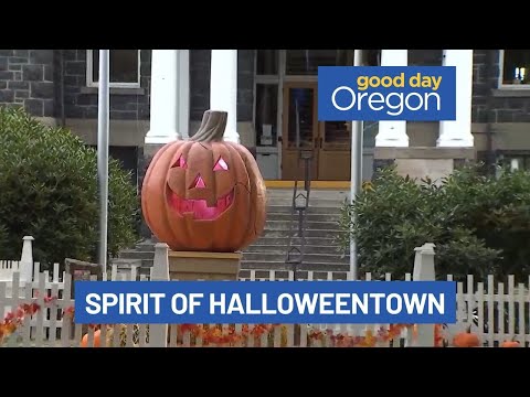 On the Go with Ayo at Spirit of Halloweentown – YouTube