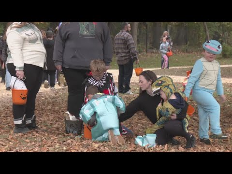 Thousands celebrate Halloween at Midway Village's annual All Hallow's Eve – YouTube