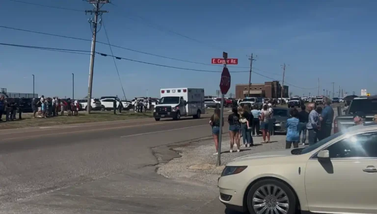 Goldsby community gathers around family of fallen firefighters – KFOR.com