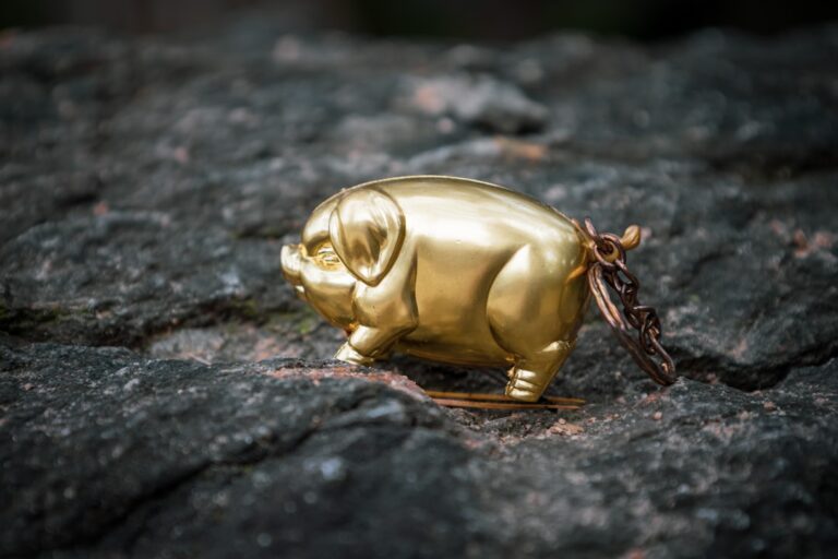 Golden Retriever Expressing ‘Betrayal’ After Family Goes on Vacation Couldn’t Be More Pitiful