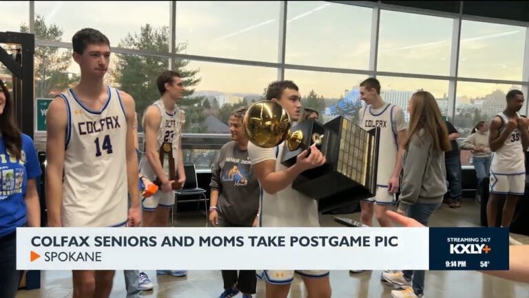 Colfax seniors and moms take postgame pic – YouTube
