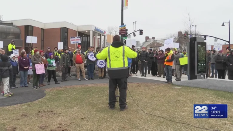 Amherst DPW workers rally for fair pay and contract renewal – WWLP